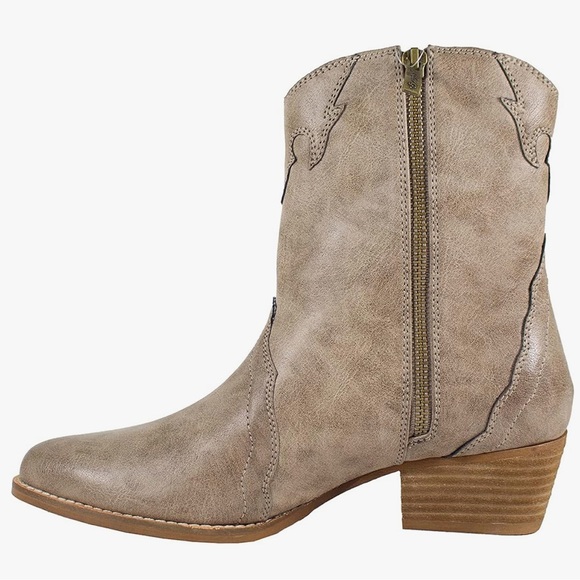 ARIDER GIRL Shoes - NWOT - ARiderGirl Western Booties Side Zip Pointed Toe Stacked Heel Ankle Boots